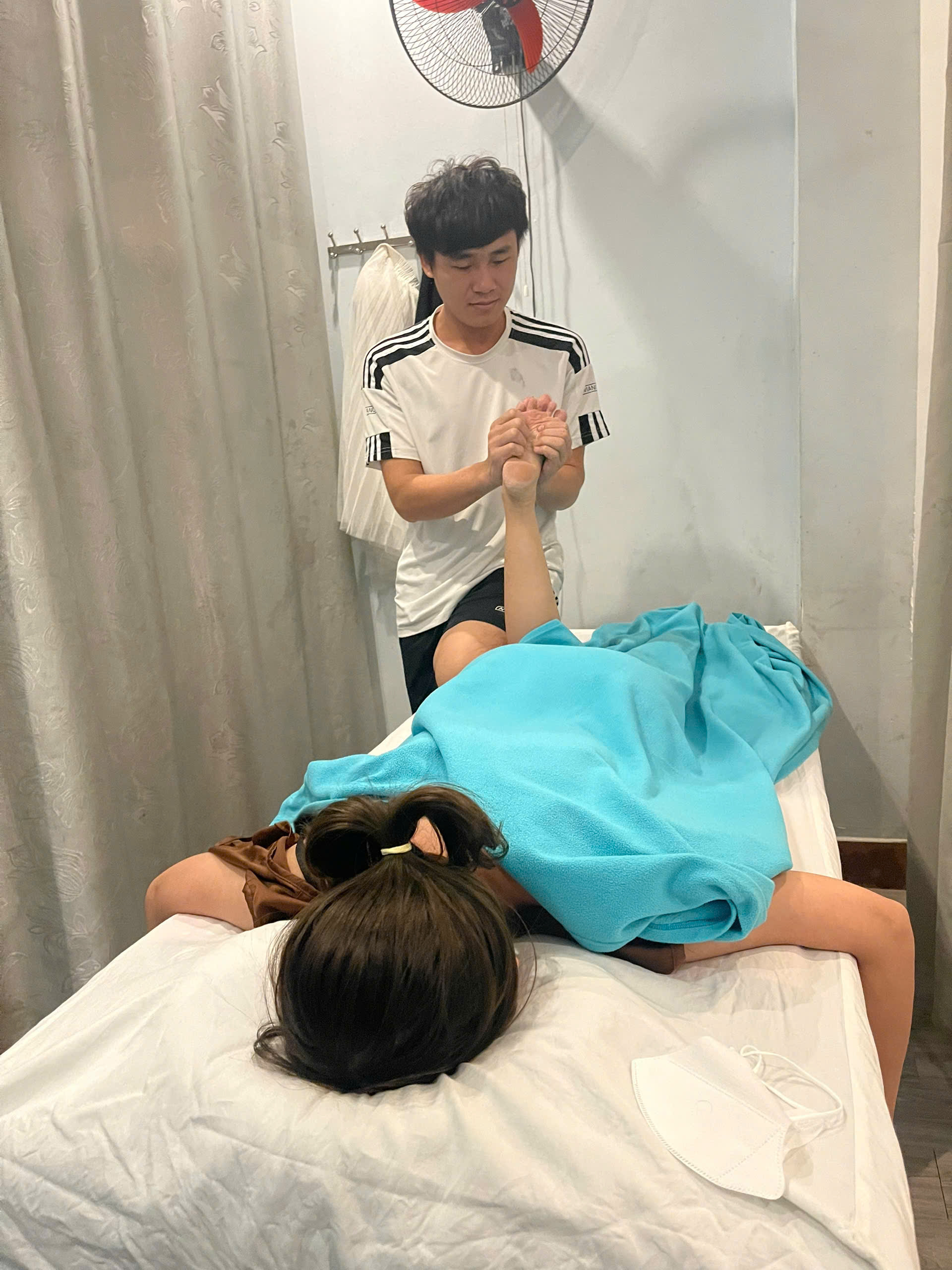 Massage Bấm Huyệt Truyền Thống