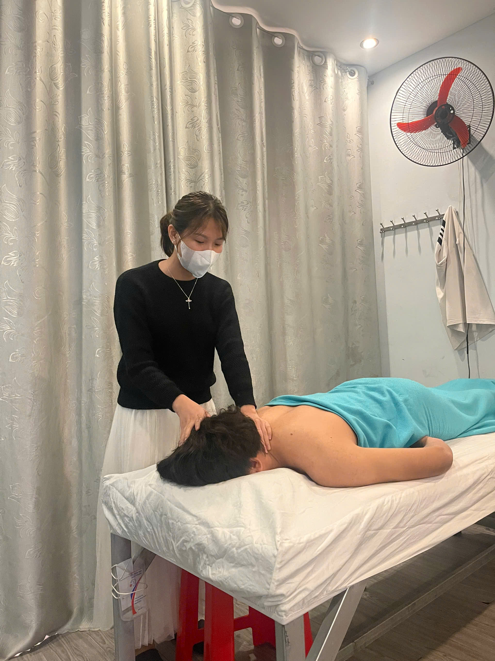 Massage Trị liệu Tinh Dầu